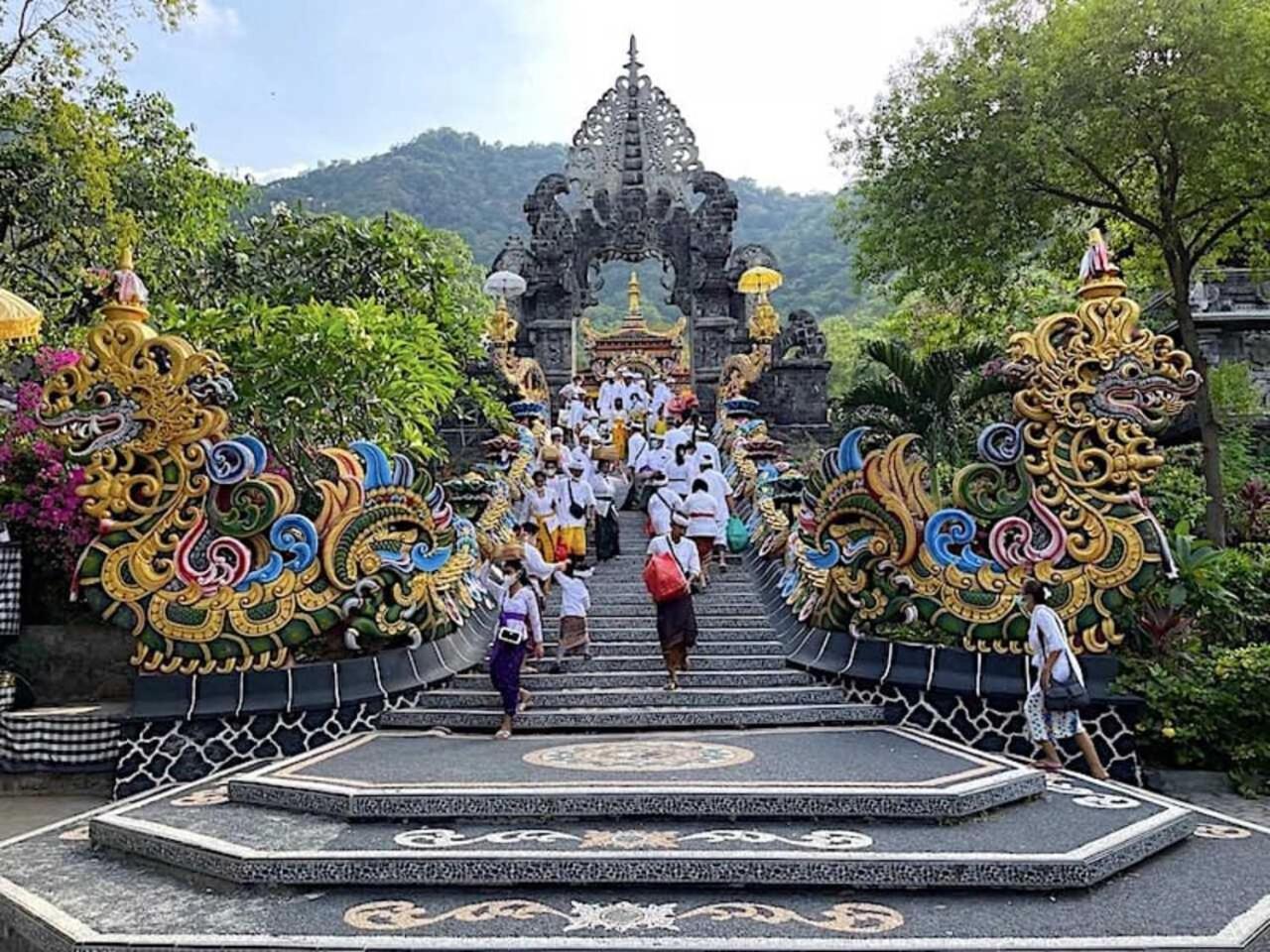 Maha Nusa Menjangan 班尤温当 外观 照片